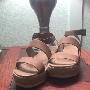 Nude chunky sandals tan